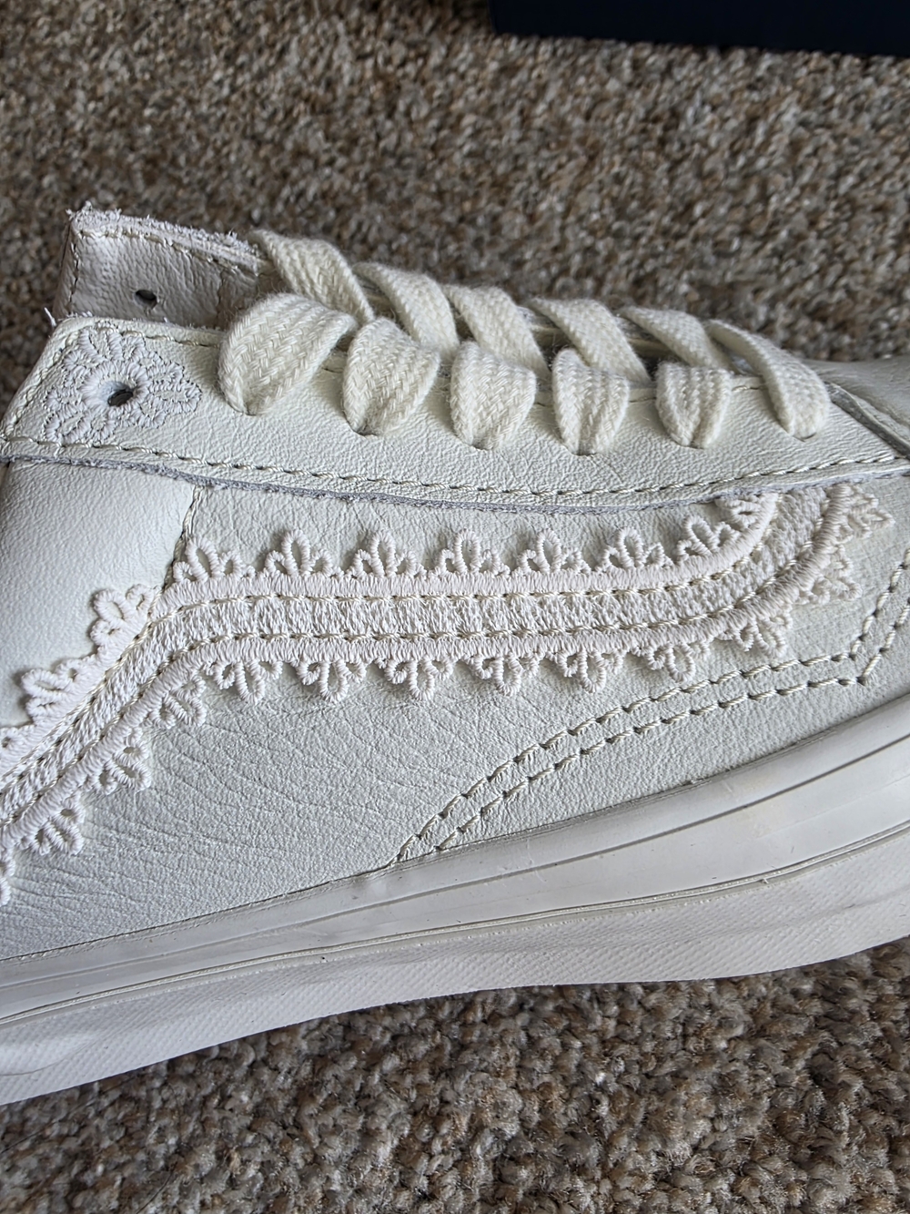 Vans Women's Lace-Trim Leather Lx Old Skool Sneaker - Chou Chou Marshmallow 7 - Picture 9 of 11